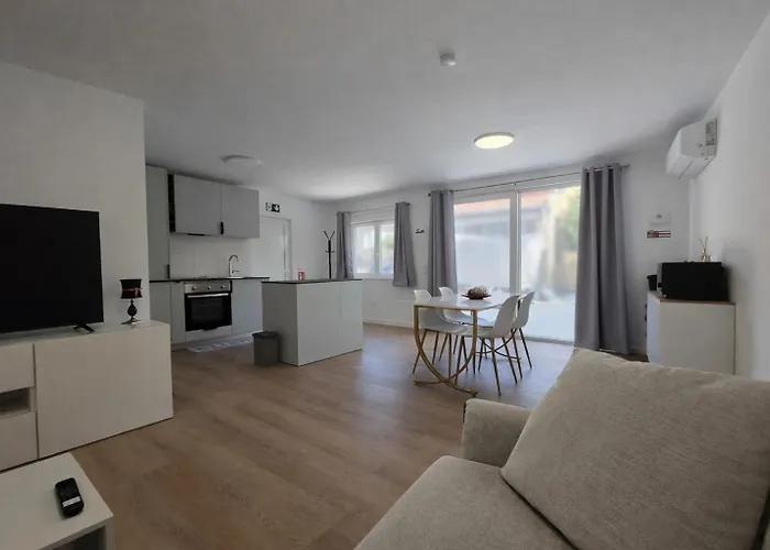 شقة Suzi's Garden أفيرو