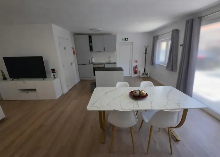 Suzi's Garden * أفيرو